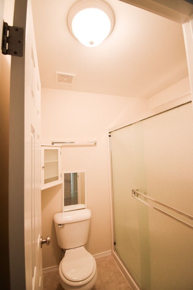 Building Photo - Beautiful Home in Amazing Neighborhood!