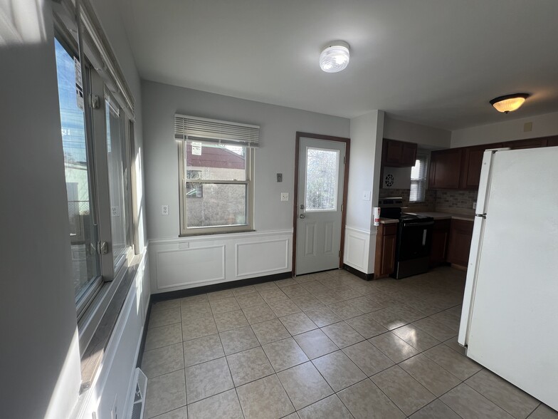 Building Photo - 1324 Meadow Rd