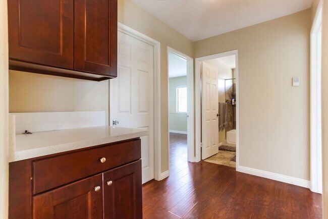 Building Photo - Charming Two Story 3 BR Home Available Mid June!