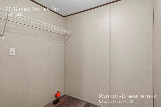Building Photo - 20 Grand Valley Dr