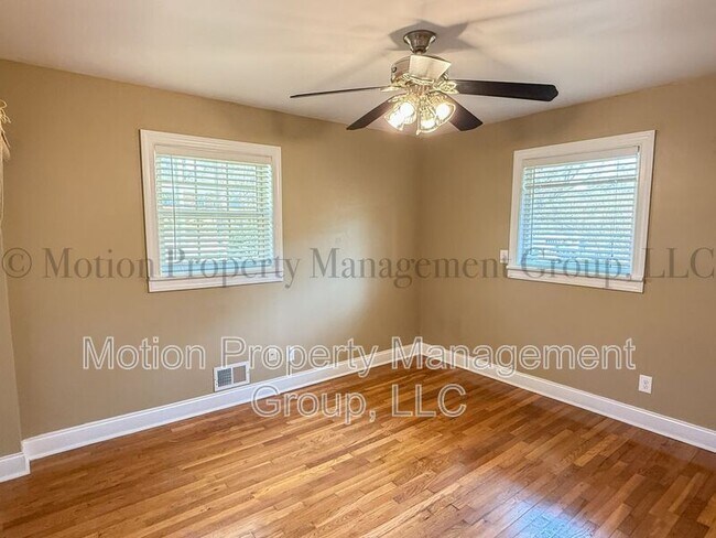 Building Photo - 2502 Little John Trail SE