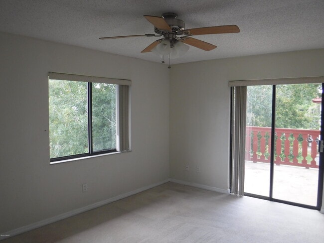 Building Photo - 2080 Oak Meadow Cir