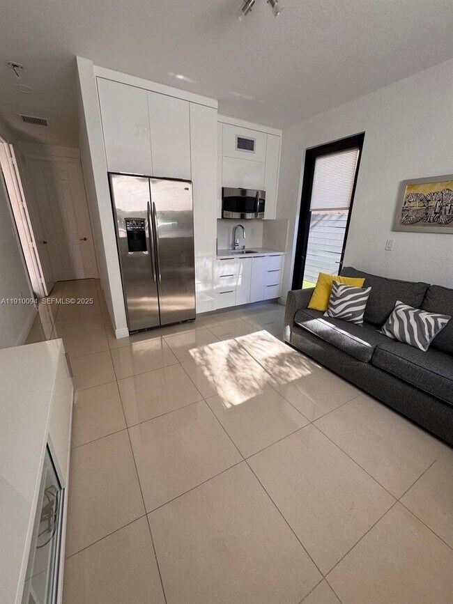 Building Photo - 8850 NW 98th Ct