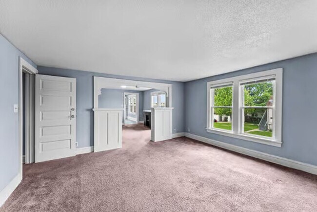 Building Photo - 3003 California St NE