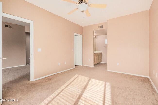 Building Photo - 7401 W Arrowhead Clubhouse Dr