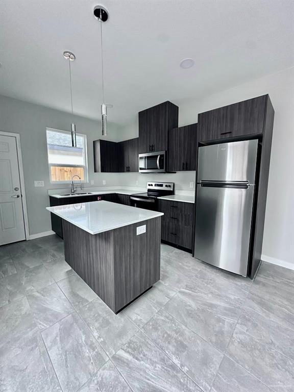 Building Photo - 18 Robin