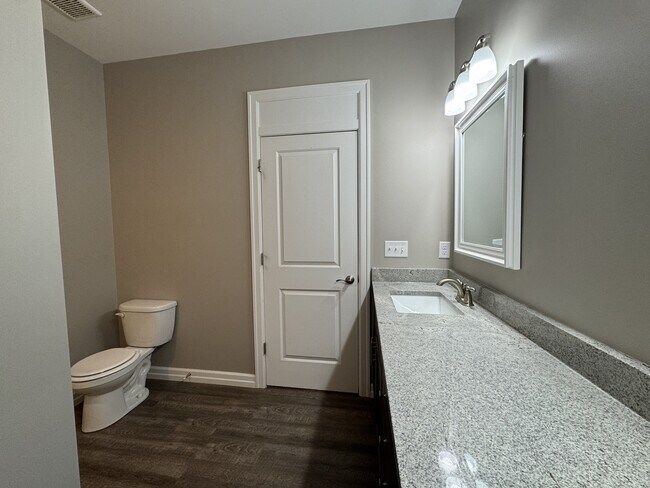 Building Photo - 11616 Willowbrook Rd