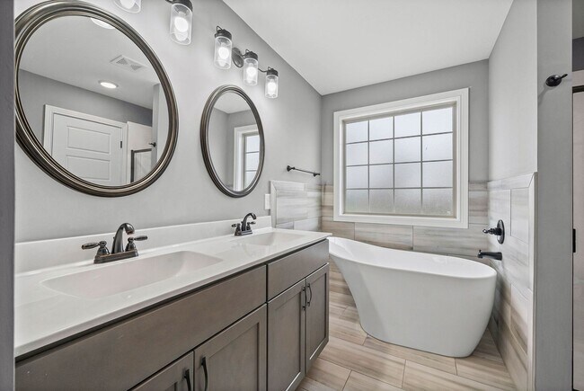 Building Photo - Pet Friendly Four Bedroom!