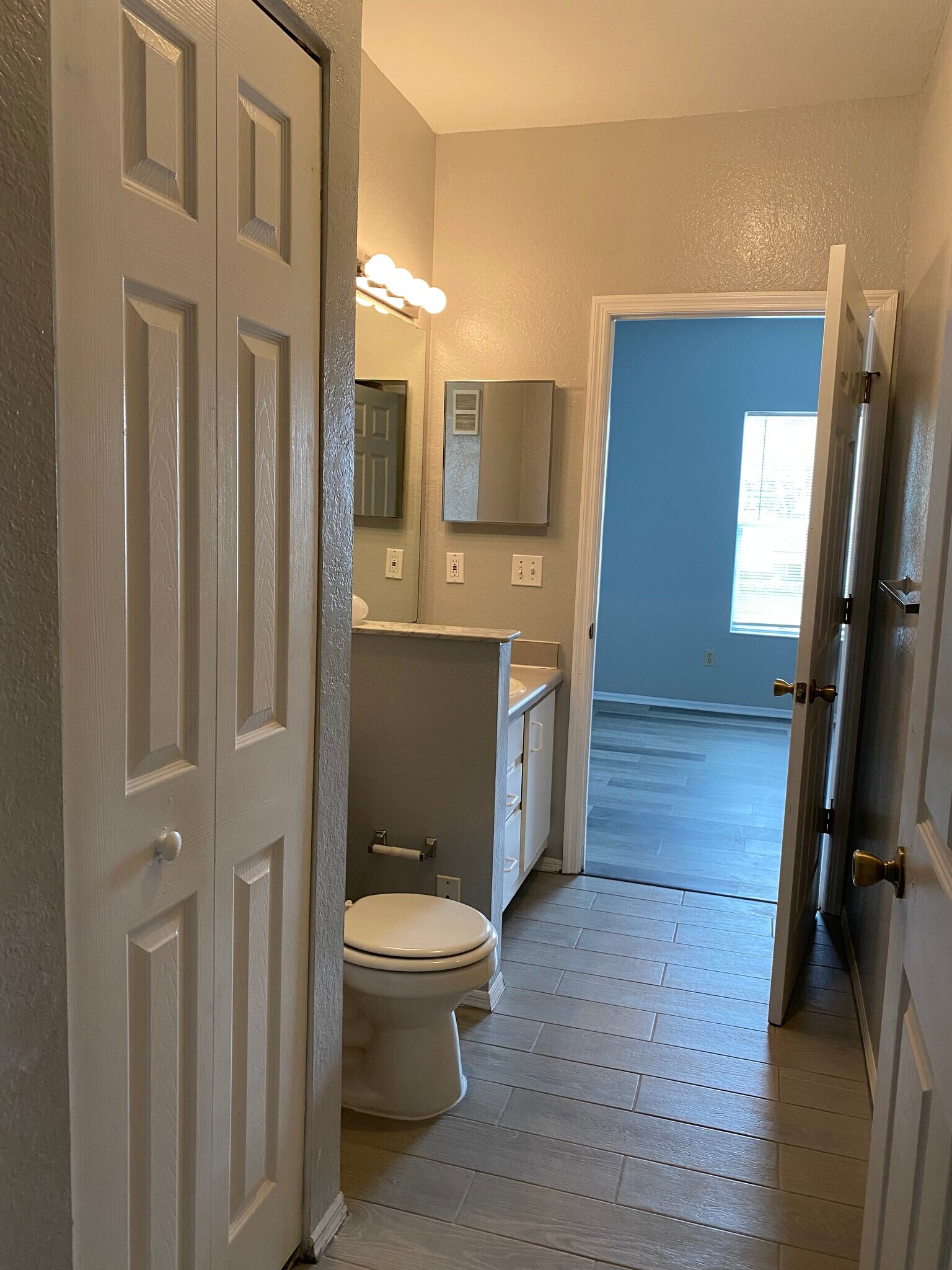 Building Photo - 823 Camargo Way