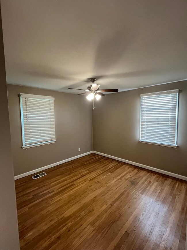 Building Photo - 207 Desoto Dr