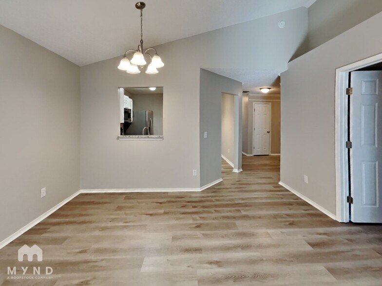 Building Photo - 580 Staffordshire Dr