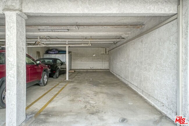 Building Photo - 5534 Sylmar Ave