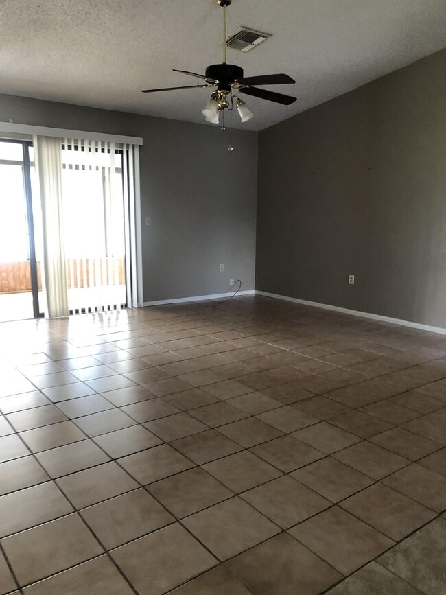 Building Photo - 456 Boxwood Ct