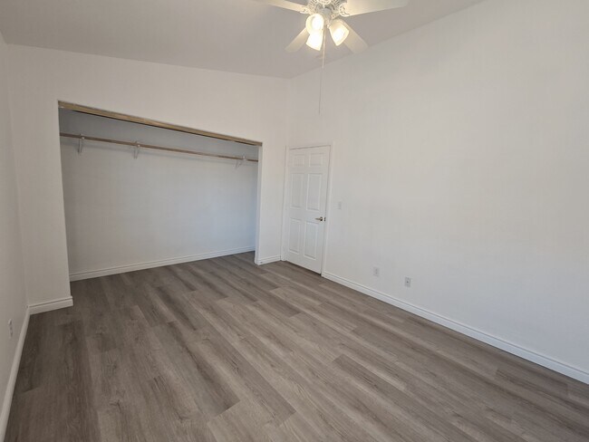 Building Photo - 1612 N Torrey Pines Dr