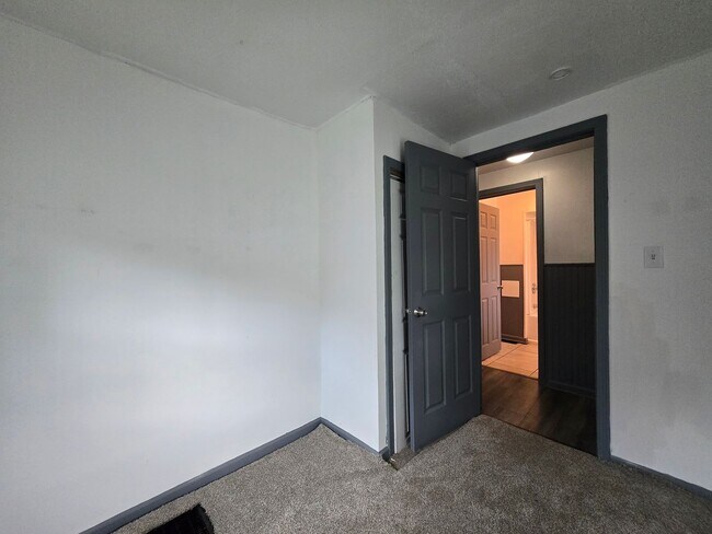 Building Photo - 2832 Rushland Dr