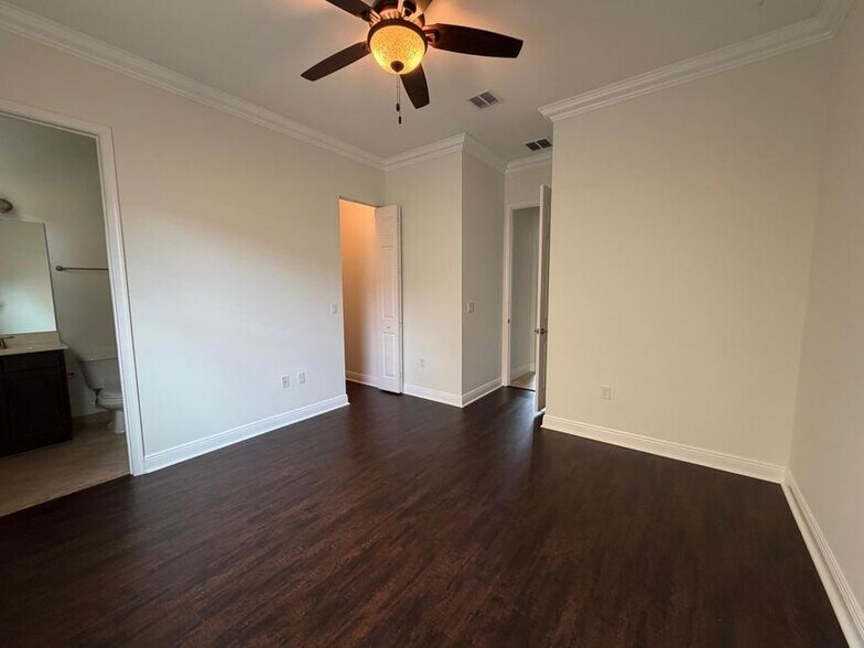 Building Photo - 2824 Bellarosa Circle