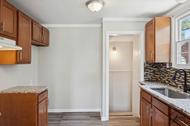 Building Photo - $1450 3 bedroom bungalow