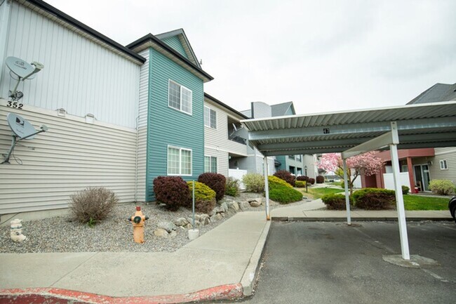 Building Photo - Ground-Floor 2BR/2BA Condo in Post Falls –...