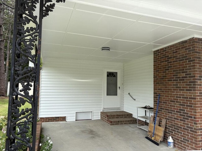 Building Photo - 921 Lonnie Farm Rd