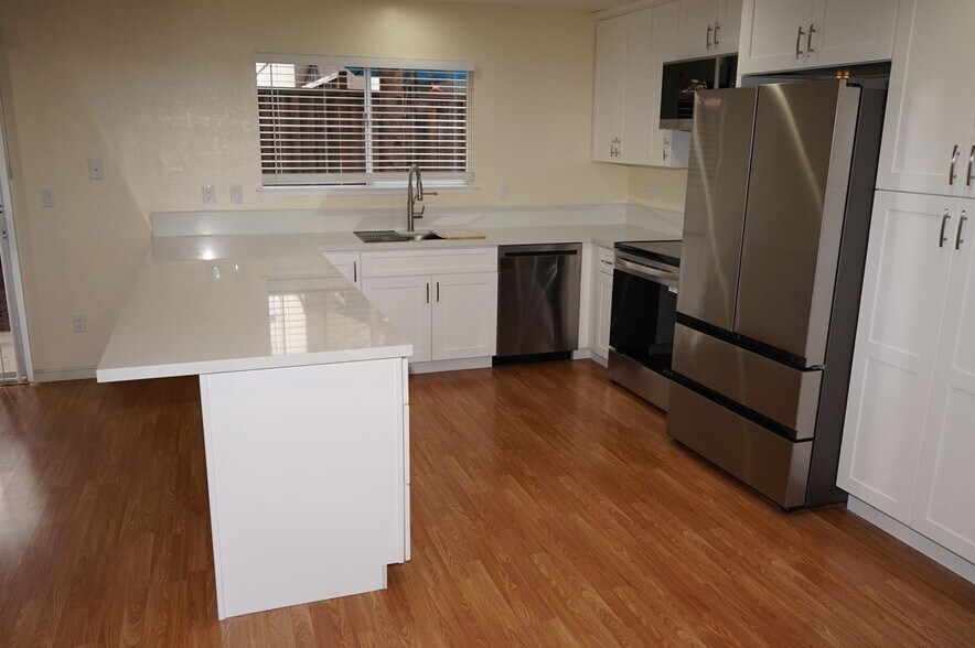 Building Photo - 547 Tawny Dr