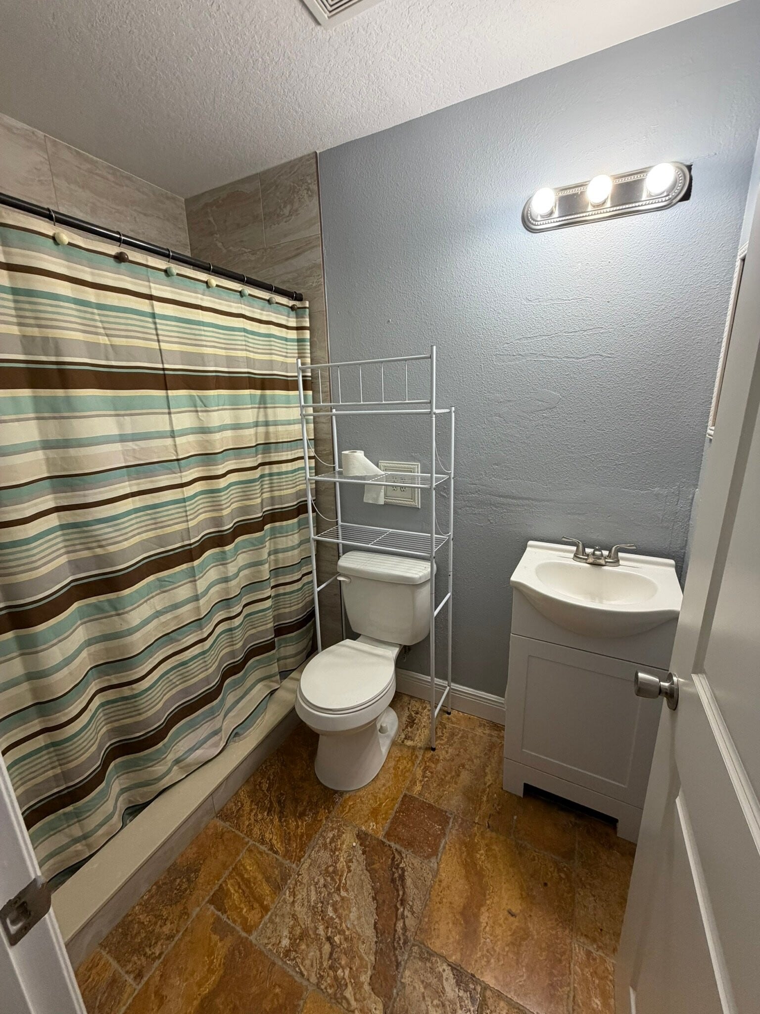 Building Photo - 925 Caribbean Dr