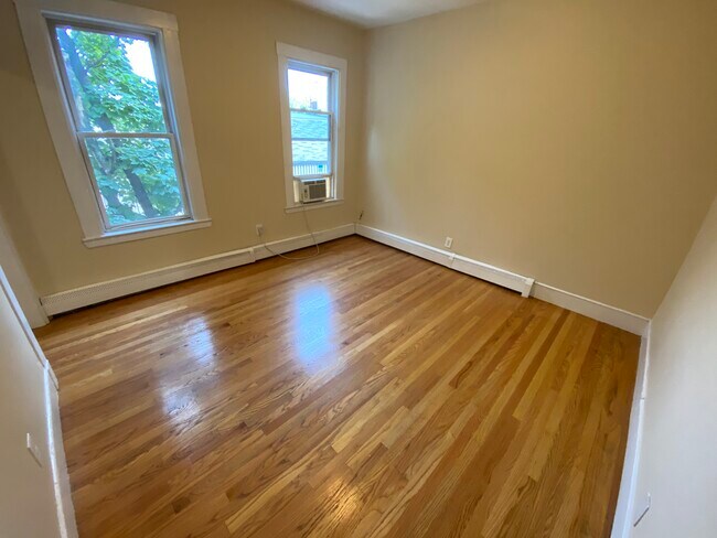 Building Photo - 66 Middle St