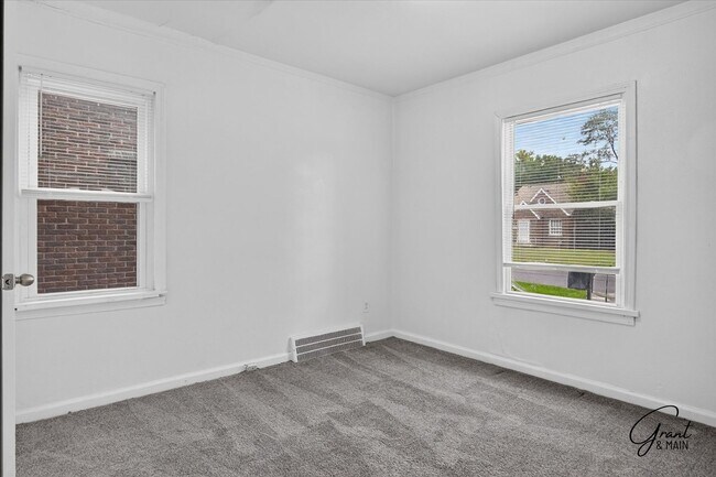 Building Photo - 14800 Tacoma St