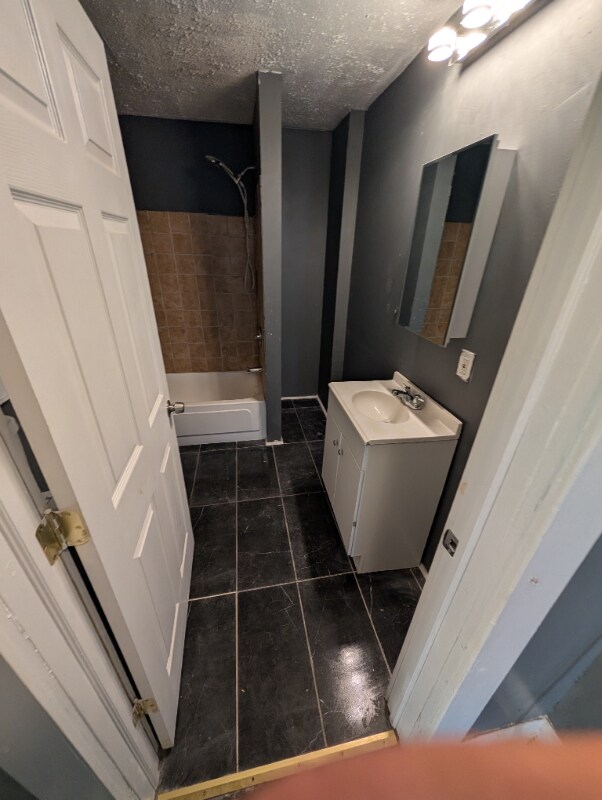 Building Photo - 4079 E 104th St