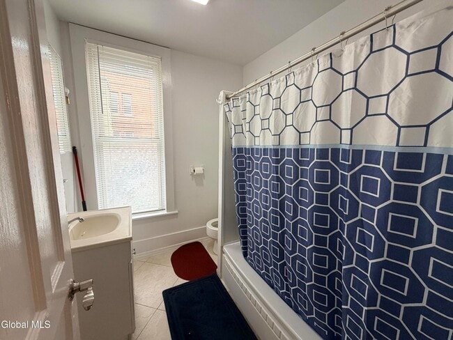 Building Photo - 17 Greene St