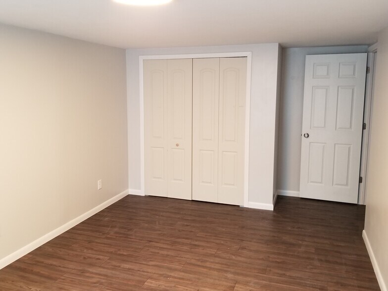 Building Photo - 4215 Manhattan E