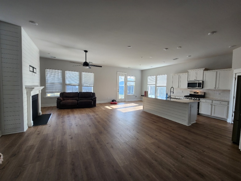 Building Photo - 112 Ashworth Dr