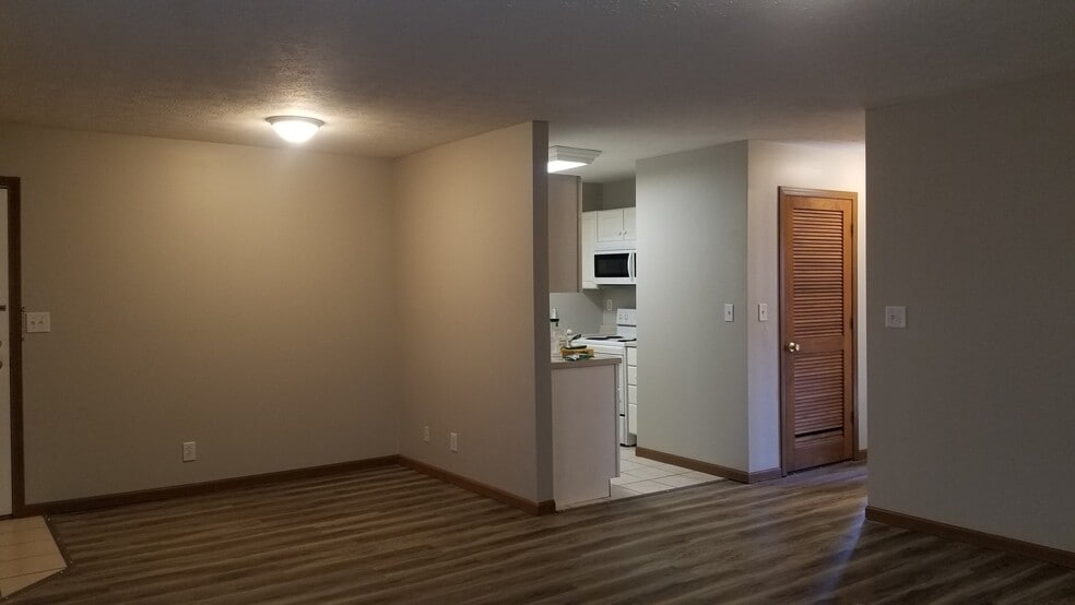 Building Photo - 3540 Bethel Dr
