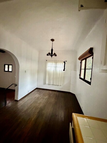 Building Photo - 1519 N Hayworth Ave