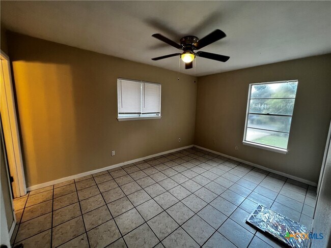 Building Photo - 1004 Hillyer St