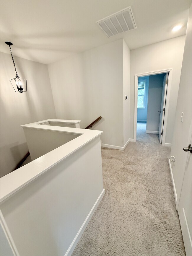 Building Photo - 704 Carraway Garden Dr