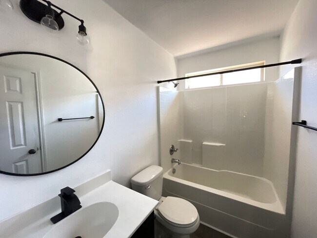 Building Photo - 360 Virtual Tour Available