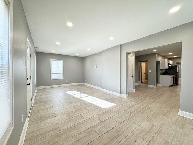 Building Photo - 353 Sherman Ave