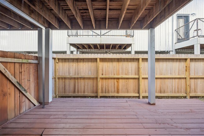 Building Photo - 1617 Tuam St