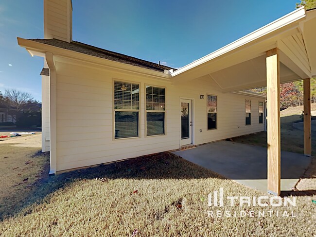 Building Photo - 460 Clematis Court