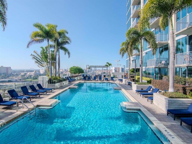 Building Photo - 777 N Ashley Dr