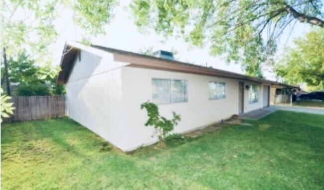 Building Photo - 352 Saguaro Drive