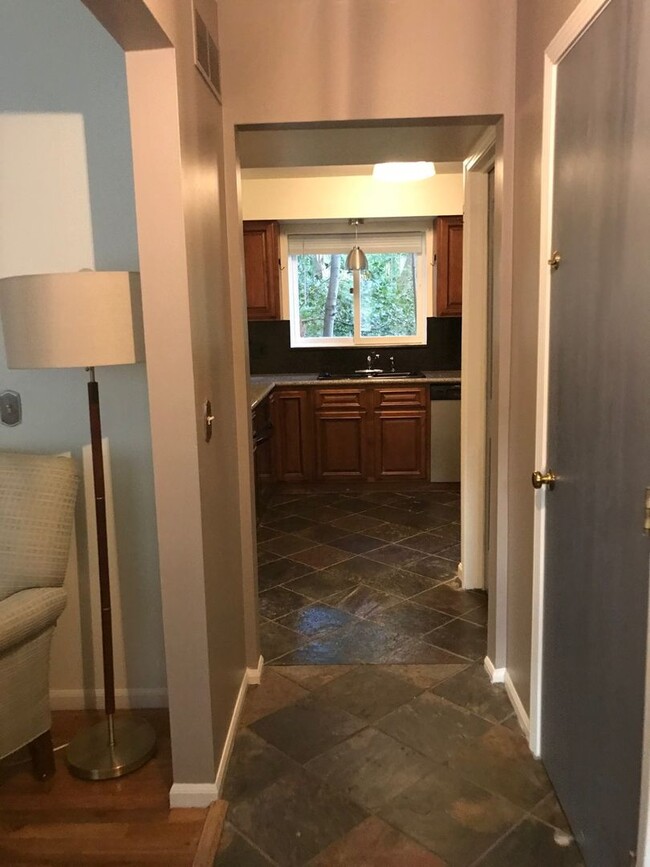 Building Photo - 106 Tulip Tree Ct