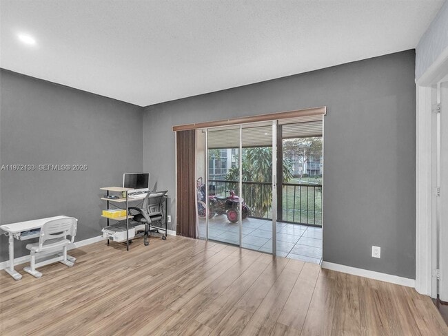 Building Photo - 6201 N Falls Cir Dr