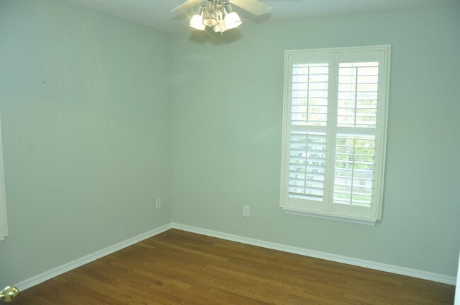 Building Photo - 607 Nadina Pl