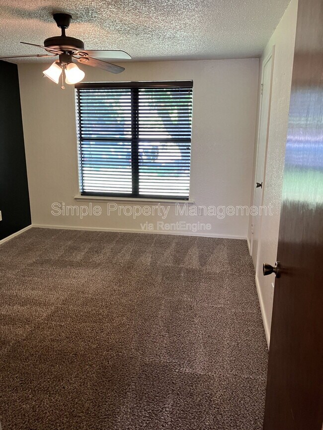 Building Photo - 1412 Del Norte Dr