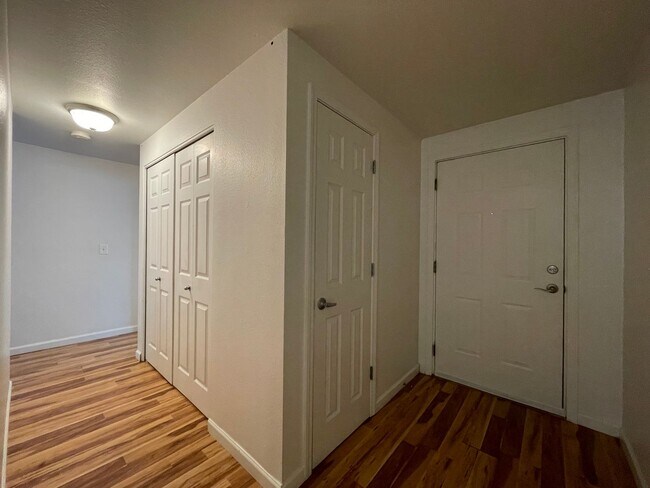 Building Photo - 2Bd/2Ba in Bethany Condo with Garage ~ Washer/ Dryer in Unit ~ Top Floor ~ Community Pool!!!