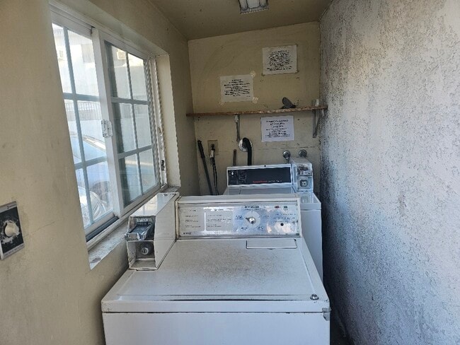 Building Photo - 14323 Haynes St