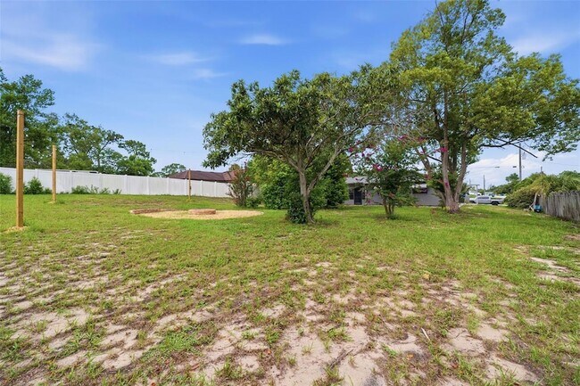 Building Photo - 6310 Gainsboro Ave