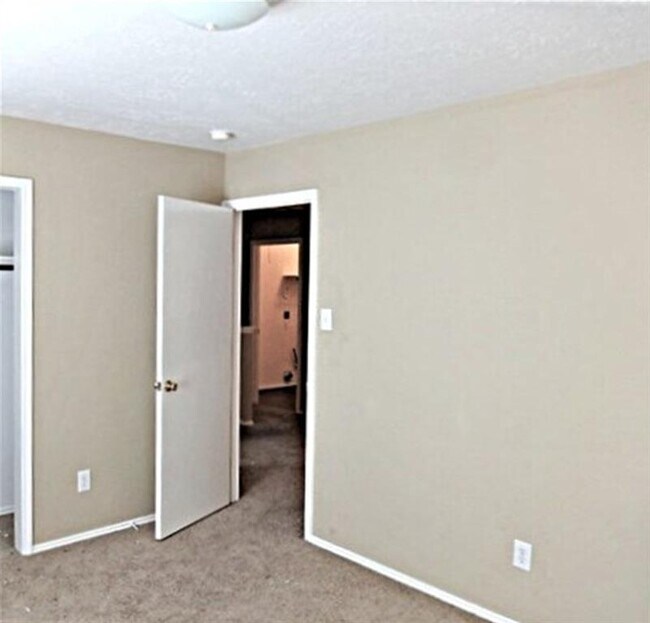 Building Photo - 16403 Lynn Crest Ct