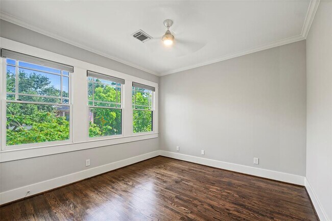 Building Photo - 542 W 26th St